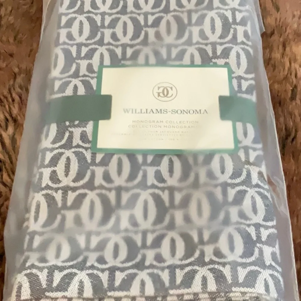 NWT WILLIAMS SONOMA SET OF 4 NAPKINS JACQUARD, matching PLACEMATS listed also
